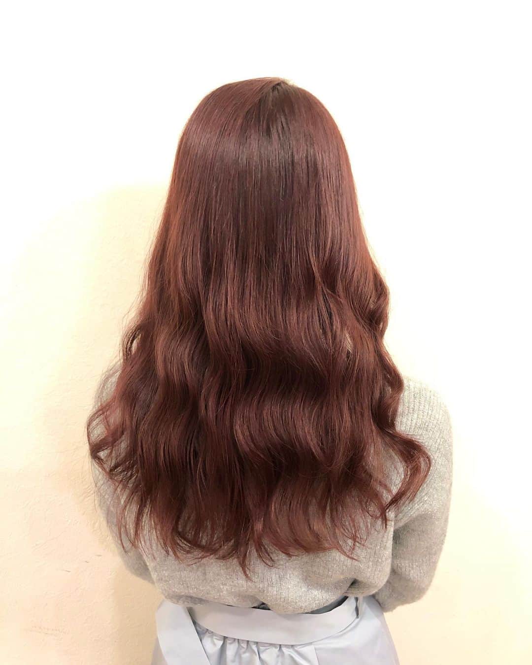 salon PRATiNO(サロンプラチノ)のインスタグラム：「. ✨ピンクパープルナチュラルカラー✨ . 常連様です💗 いつもありがとうございます😊💗 毎月パープル、ピンクの どちらかのワンカラーをされるお客様✨ 今回はパープル💜💜 ワンカラーでも継続して色を入れる続けると 色も定着して楽しめるので、オススメです✨ . . 【CLAVIS PRATINO】 ◇月曜日～土曜日 11:00～20:00 ◇日曜日 11:00～18:00 ※定休日なし ※時間外はお問い合わせください。 愛知県名古屋市中区錦3-4-19石垣ビル７Ｆ ☎︎052-962-7017 . #hairstyle #hair #cornrow #braids #clavispratino #spiralperm #pratino #hairsalon #nagoya #haircolor #love #派手髪 #外国人風カラー #バレイヤージュ #グラデーション #コーンロウ #ブレイズ #スパイラルパーマ #特殊ヘア #ブラックヘア #美容室 #ヘアサロン #ヘアスタイル #ヘアカラー #クラビスプラチノ #名古屋 #栄 #錦」