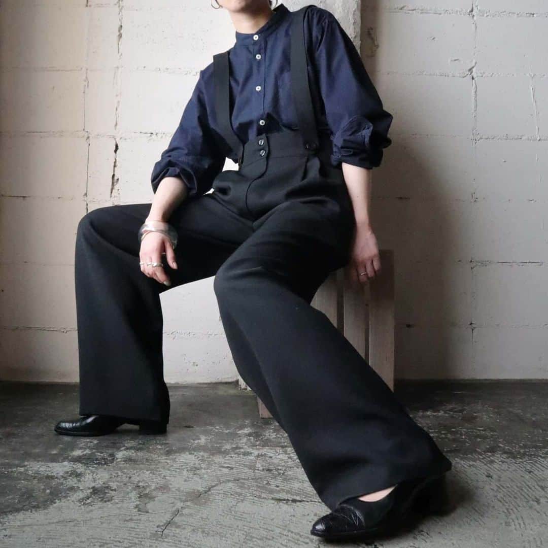 吉祥寺 古着屋 Orfeoのインスタグラム：「Salopette Pants Style  #orfeo #kichijoji #tokyo #vintage #used #fashion #coordinate #outfit  掲載商品のお問い合わせはメールにて承っております。コメント、DMでのお問い合わせは受け付けておりませんのでご了承ください。」