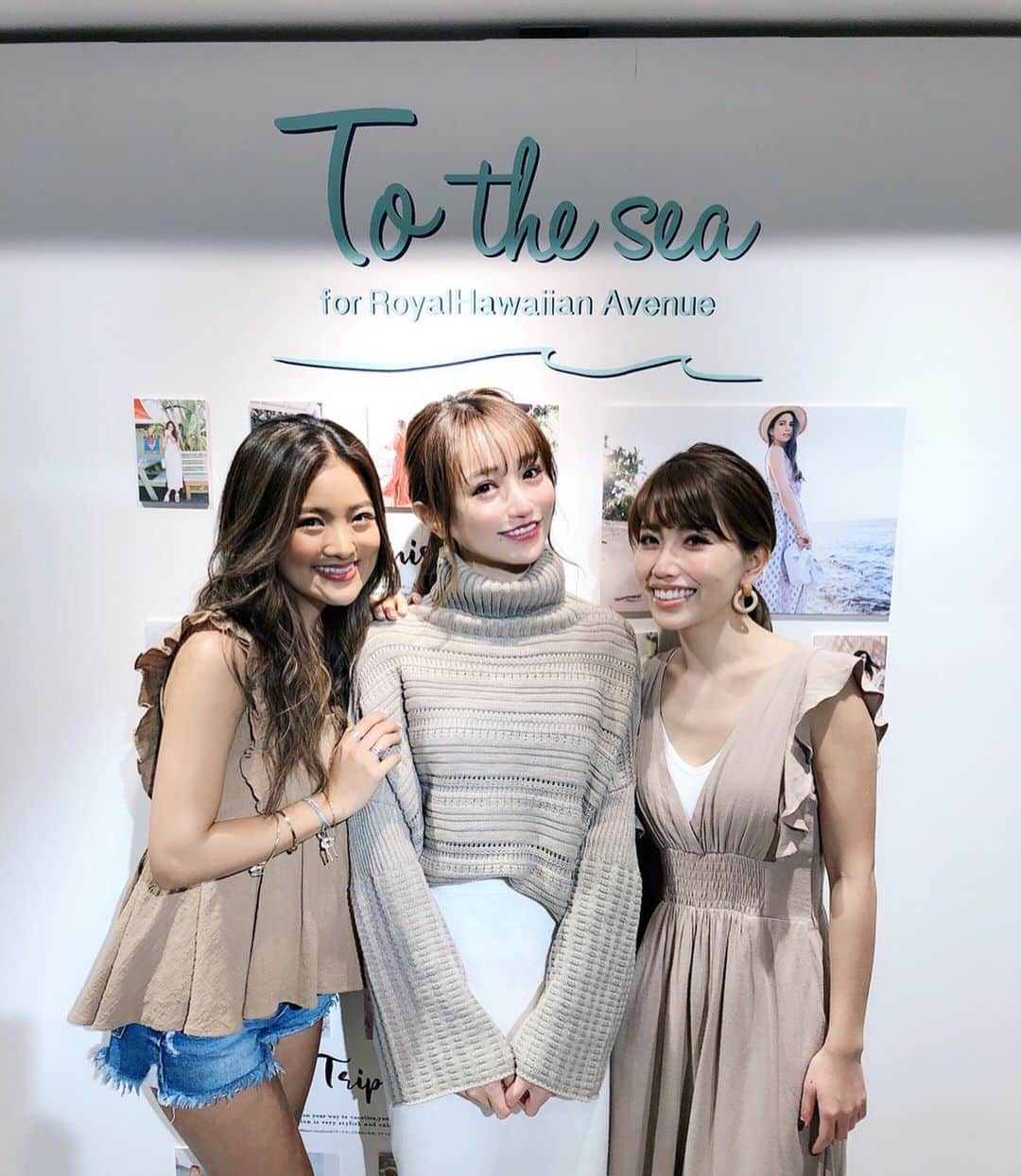 松岡里枝さんのインスタグラム写真 - (松岡里枝Instagram)「@to_the_sea_hawaii の展示会に行ってきたよ🐠🌈❤️ 可愛い春夏服がたくさんあって水着もあって 早く海に行きたくなりました😍🌴 . 1枚目の写真は、仲良しのプレスのひろなちゃんと 初めましてのプレスのまいりんちゃんと💕💕 . 私が着てるニットも、2人が着てるお洋服も To the seaのだよ🐳💕 . 2枚目の左のフラワー柄ワンピースが可愛くて、 海外旅行の時とかに写真映えしそうで 気分もあがりそうでオーダーしました😍 . あとは3枚目の軽くて合わせやすい厚底のサンダルと、 クロシェ編みのワンピースもオーダーしたよ💗 届くのが楽しみ🤤💓 . #tothesea #totheseahawaii #展示会 #2020ss #ハワイ」2月17日 11時58分 - okarie1023