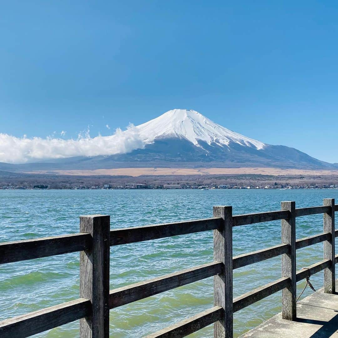 花城アリアさんのインスタグラム写真 - (花城アリアInstagram)「山中湖なう🗻 富士山すごく綺麗です😆✨」2月17日 11時54分 - aria.kajo