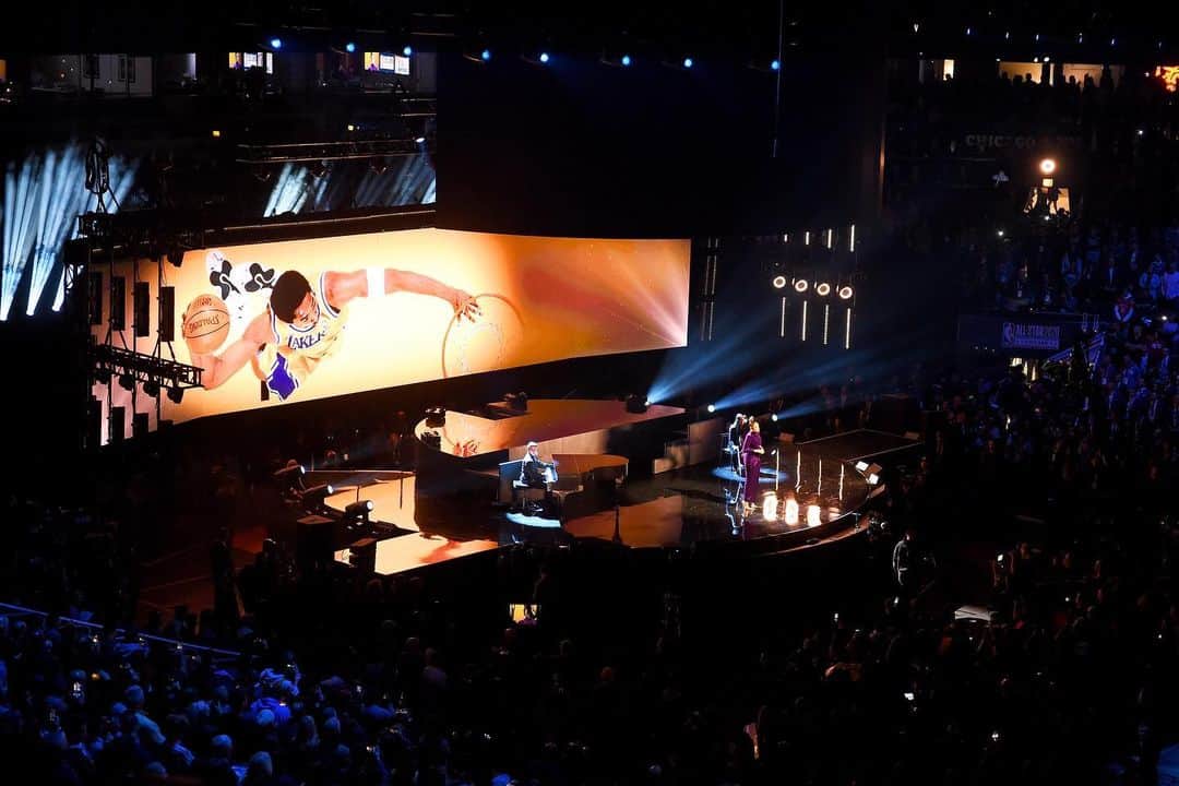 The GRAMMYsさんのインスタグラム写真 - (The GRAMMYsInstagram)「GRAMMY winner #JenniferHudson (@iamjhud) brought the house down to tears when she performed a touching tribute to late @NBA icon @KobeBryant tonight at the 2020 #NBAAllStar Game. She performed a heart-wrenching rendition of "For All We Know," the classic song popularized by GRAMMY winners #RobertaFlack and }#DonnyHathaway in 1972, as images of Kobe displayed on a screen behind the emotionally distraught singer. Head over to our story to watch the heartfelt performance. ❤️」2月17日 11時59分 - recordingacademy