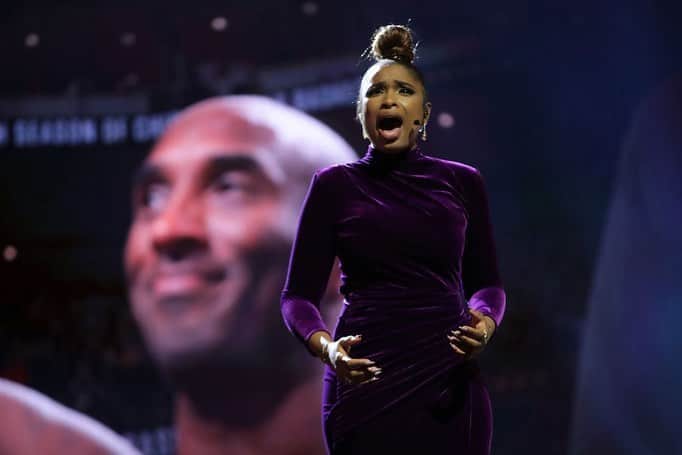 The GRAMMYsさんのインスタグラム写真 - (The GRAMMYsInstagram)「GRAMMY winner #JenniferHudson (@iamjhud) brought the house down to tears when she performed a touching tribute to late @NBA icon @KobeBryant tonight at the 2020 #NBAAllStar Game. She performed a heart-wrenching rendition of "For All We Know," the classic song popularized by GRAMMY winners #RobertaFlack and }#DonnyHathaway in 1972, as images of Kobe displayed on a screen behind the emotionally distraught singer. Head over to our story to watch the heartfelt performance. ❤️」2月17日 11時59分 - recordingacademy