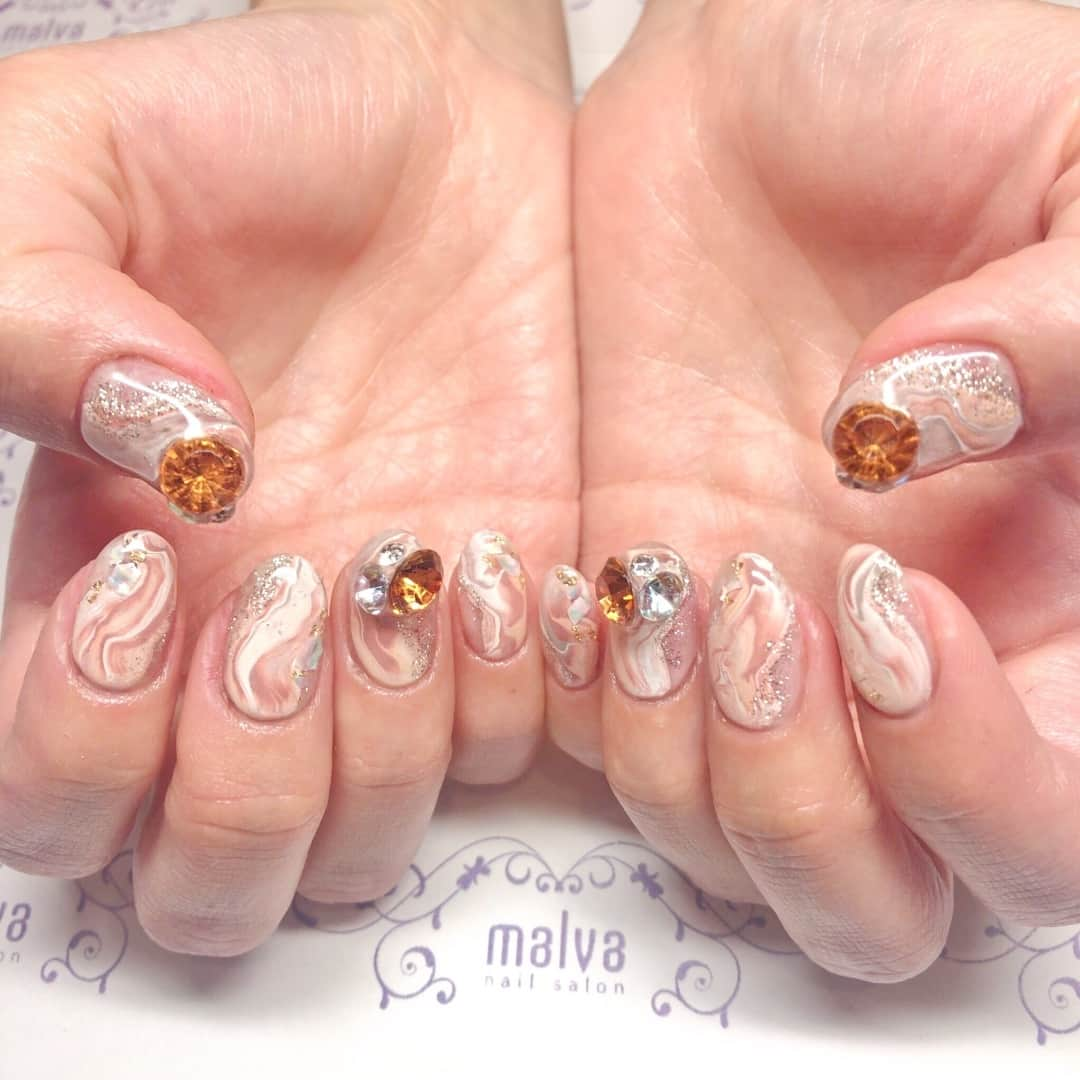 nailsalon malva（ネイルサロンマルヴァ）さんのインスタグラム写真 - (nailsalon malva（ネイルサロンマルヴァ）Instagram)「new❤︎⠀ 【おしゃれペイント175】に追加しました♪⠀ ⠀ くすみカラーの個性派ニュアンスアート♪⠀ ⠀ ⠀ 𝐬𝐰𝐢𝐩𝐞で動画もご覧ください☺︎⠀ ⠀ ❄︎ .·˖❄︎⋆⋆｡˚ ❄︎* .·˖⡱❄︎｡⋆｡˚❄︎ .·˖❄︎⠀ ⠀ ♥ 𝐧𝐚𝐢𝐥 𝐬𝐚𝐥𝐨𝐧 𝐦𝐚𝐥𝐯𝐚 ♥⠀ ⠀ ⠀ ご予約はLINEから⠀ LINE ID→《@malvaで検索🔍》⠀ ⠀ キャンペーンネイル・料金表は⠀ HPからご覧ください✯*･ :.｡⠀ ▶︎http://www.malvanail.com/sp/⠀ ⠀  #malva#nailsalonmalva#ネイル#nail#nailart#naildesign#nailstagram#beautysalonmalva#gel#ジェルネイル#ネイル動画#原宿ネイル#ネイルサロン#ネイルチップ#ニュアンスネイル#ビジューネイル#お洒落ネイル#ネイリスト募集#マーブルネイル#fashion#春ネイル#네일#젤네일#甲油#指甲#beauty#エニシーグローパック正規取扱店#エニシーグローパック#リアムール正規取扱店#エキスパートローション」2月17日 12時00分 - malva_nail