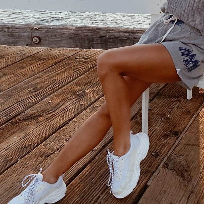 のインスタグラム：「@samanthafurno wearing our Charlotte Shorts with up-cycled denim details 💫 Available now at www.therecommence.com #therecommence」