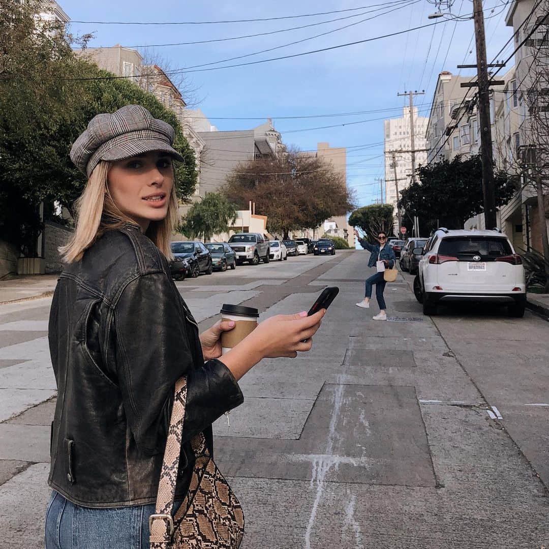 LYZYのインスタグラム：「stopped in san fran for some coffee」