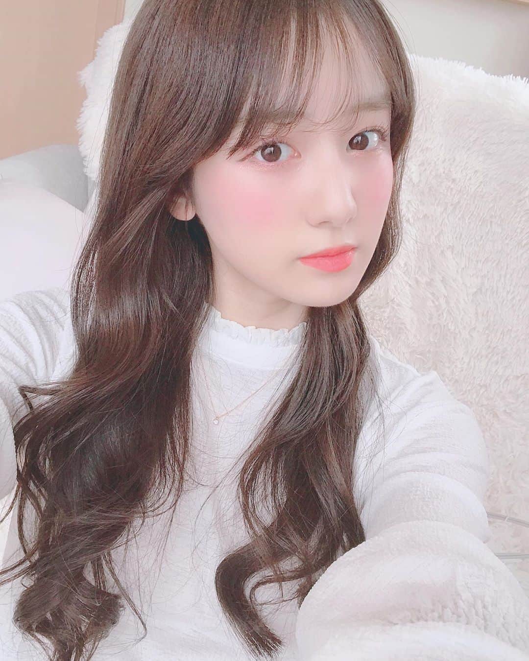 のインスタグラム：「オレンジ🧡メイク🍊したよ〜🧸🌸 . . . . #春コスメ #春メイク #春メイク2020 #オレンジメイク #韓国コスメ #3ce #中国メイク #チャイボーグ #チャイボーグメイク #ロング #メイク #赞 #粉我 #照片 #时装 #ヘアカラー #ヘアスタイル #ヘア #好可爱 #좋아요 #팔로미 #오오티디 #아웃핏 #데일리코디 #데일리패션 #패션 #코디 #머리스타그램 #메이크업」