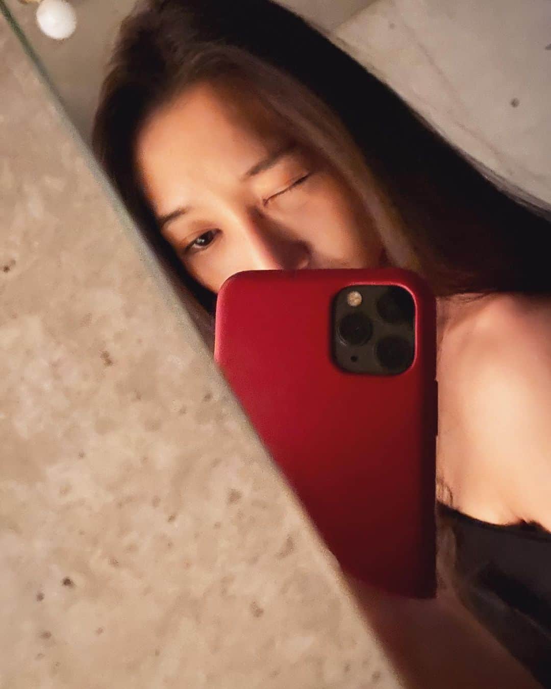 ELISAのインスタグラム：「眠い」
