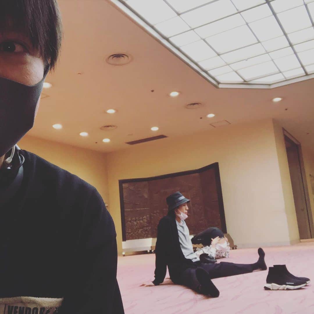 風間由次郎のインスタグラム：「両国国技館で念入りにアップする俳優達👨‍🦰 #思い出 #ハンサムライブ」