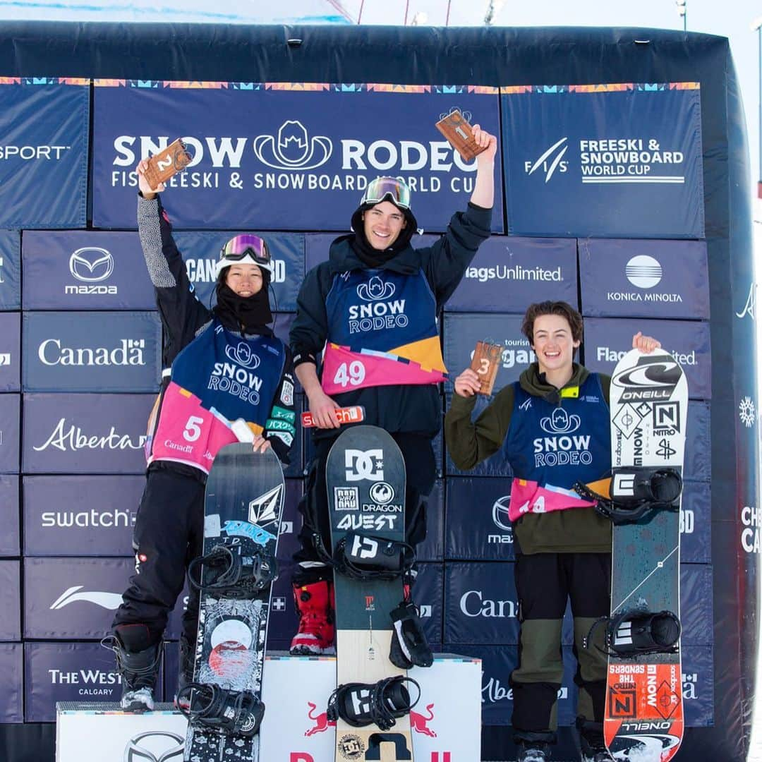 飛田流輝さんのインスタグラム写真 - (飛田流輝Instagram)「The course at Calgary was fun, with challenging rails and good  jumps!! I was stoked to finish on the podium with @tiarncollins and @liam_brearley 🌟🔥🤙🍾 #volcomjapan  #snowboarding  #snowrodeo  #snowboard」2月17日 12時30分 - rukitobita