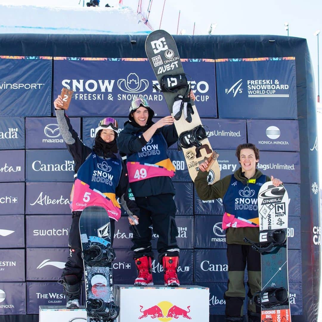 飛田流輝さんのインスタグラム写真 - (飛田流輝Instagram)「The course at Calgary was fun, with challenging rails and good  jumps!! I was stoked to finish on the podium with @tiarncollins and @liam_brearley 🌟🔥🤙🍾 #volcomjapan  #snowboarding  #snowrodeo  #snowboard」2月17日 12時30分 - rukitobita