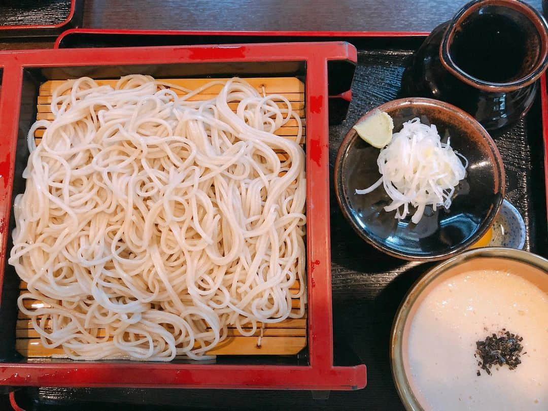 山脇千文美さんのインスタグラム写真 - (山脇千文美Instagram)「温泉旅行で食べたもの色々 #箱根旅行 #山路 #重ねとろろせいろ #はこねずし #うに #あわび #かに #いか #ぱんのみみ #ぱんグラタン #どうしても鰻が食べたいぽんひろのための都内の鰻 #肝美味すぎた」2月17日 12時31分 - chanchiine