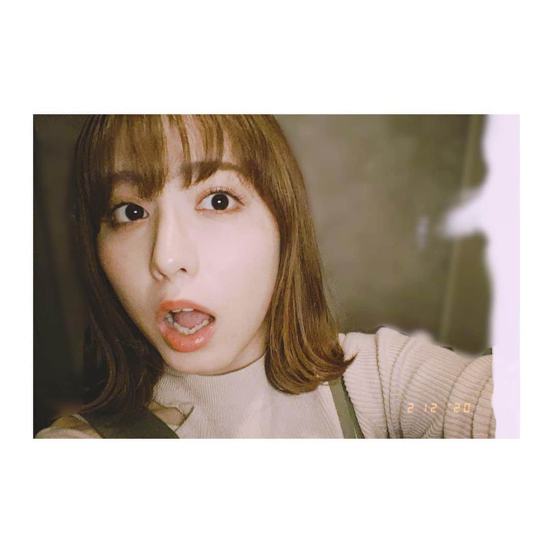 前田美里のインスタグラム：「たぬき顔とよくいわれます。 (ソンナコトナイヨ)or(ソンナコトアルヨ) . 明日はフラゲ日ですね。 今年はたくさん美穂ちゃんに会いにいきます。 . #たぬき顔 #たぬき #film #film_jp #写真 #自撮り #写真好きな人と繋がりたい #photo  #日向坂46 #渡邉美穂 #follow #followme #japanesegirl」