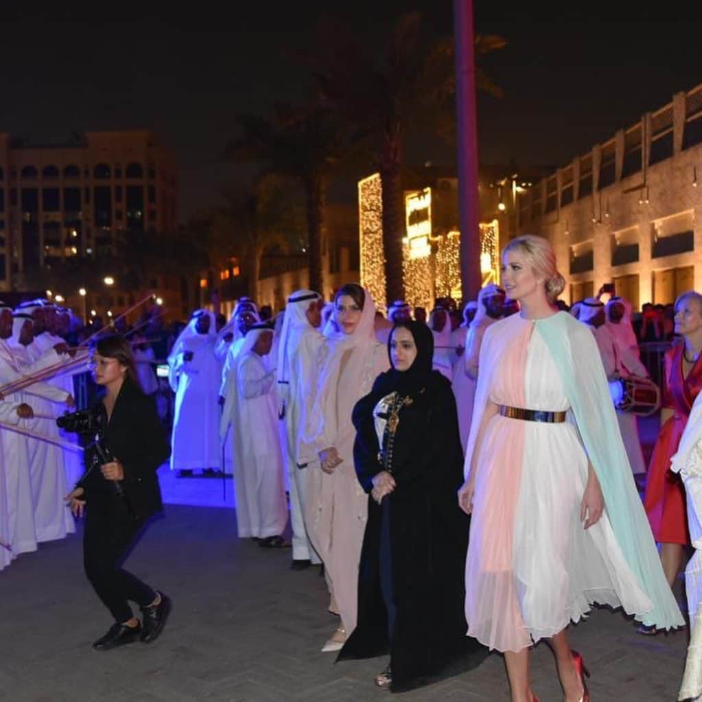 イヴァンカ・トランプさんのインスタグラム写真 - (イヴァンカ・トランプInstagram)「Magical evening in Dubai with H.H. Sheikha Latifa bint Mohammed bin Rashid Al Maktoum, Prime Minister May, David Malpass and Kristalina Georgieva. ✨」2月17日 23時31分 - ivankatrump