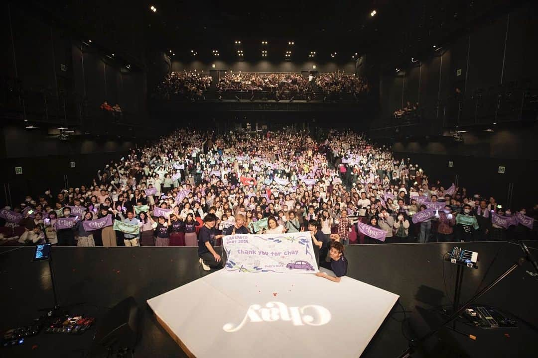 chayさんのインスタグラム写真 - (chayInstagram)「LAVENDER TOUR 2020完走💜 お越しくださった皆さま、本当にありがとうございました💐そして心の中で参加してたくれたみんなもありがとう😌  いま伝えたい想いを詰め込んだアルバム。ひとつひとつの言葉を大切に届けたいアルバムでした。  ステージから見えた、みんなの笑顔や真剣な眼差しはとても美しい景色で。”届いてる” ”繋がってる”と改めて感じることが出来たツアーでした。  みんなの想いも私の胸に届きました！ そしてそれが私の原動力です。 これからもずっとずっと一緒に歩んで行こう、成長していこうね。 約束だよ。  chay  Photo by 石井亜希 #lavendertour #chaylavendertour  #lavendertour2020 #chaylavendertour2020  #ラベンダーツアー #chay #gflower #giantflower」2月17日 22時22分 - chay1023_official