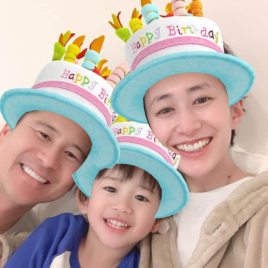 神山まりあさんのインスタグラム写真 - (神山まりあInstagram)「33歳になりました✨ 沢山のメッセージ、ありがとうございました😊 笑顔溢れる毎日にしたいな😊 これからもどうぞよろしくお願いします❤️ #birthday #mom #family #love #happy #grateful #thankyou」2月17日 22時30分 - mariakamiyama