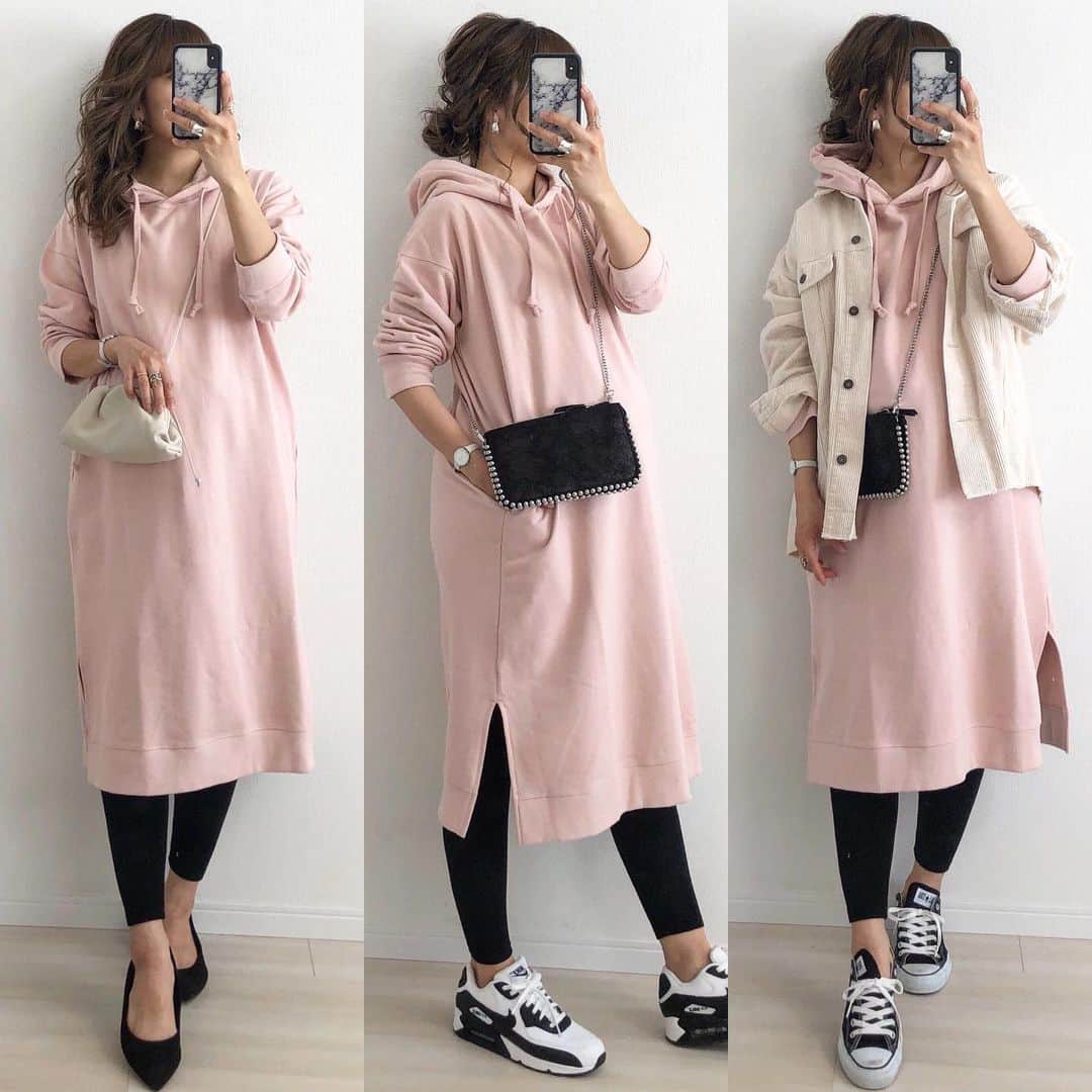 Miyoのインスタグラム：「2020.2.17 ・ UNIQLOの春ワンピ🌸 #スウェットフーデッドロングワンピース オンラインではピンクが1番人気みたい🥰 165cm XLサイズ着用です❤︎ コーデやアクセサリーの詳細はブログに書いてます✍🏻♥️ @miyopu のトップページからとべます❤︎ ・ ワンピース…#UNIQLO#ユニクロ コーデュロイジャケット…#ZARA レギンス…#楽天 フラットパンプス…#gu#ジーユー スニーカー…#NIKE#コンバース チェーンバッグ…#ザラ バッグ…#bottegaveneta アクセサリー…#楽天roomに載せてます ・ 妊娠前はほぼ毎日履いていた @gyugyugyu_lme ♡ 新発売されたベージュを産後用にget💓 (ベージュはLサイズ・ブラックはMサイズ) ハイウエストだから背中周りのお肉までしっかりサポートしてくれるのでオススメ☺️ 私は2ヶ月くらい履き続けたらくびれが定着していきました👌🏻✨ ・ ・ ・ #骨盤ショーツ#ギュギュギュ#マタニティ#ユニクロ購入品#ユニクロコーデ#UNIQLOコーデ#マタニティコーデ#妊婦#妊娠9ヶ月#ママコーデ#ママファッション#プチプラコーデ#プチプラファッション#シンプルコーデ#カジュアルコーデ#今日のコーデ#きれいめカジュアル#大人カジュアル」