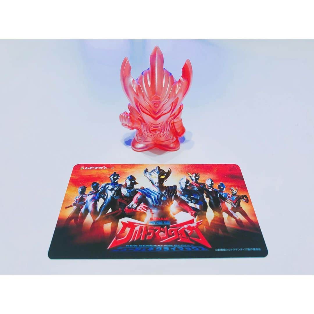 のインスタグラム：「「ただいま」 . 帰りがけに、おつかいで、3/6公開の『劇場版 ウルトラマンタイガ ニュージェネクライマックス』の前売り券をゲットしてきました。 . 好きなものには、惜しみなく還元していきたいよ。 . #劇場版タイガ #ウルトラマンタイガ #ニュージェネクライマックス」