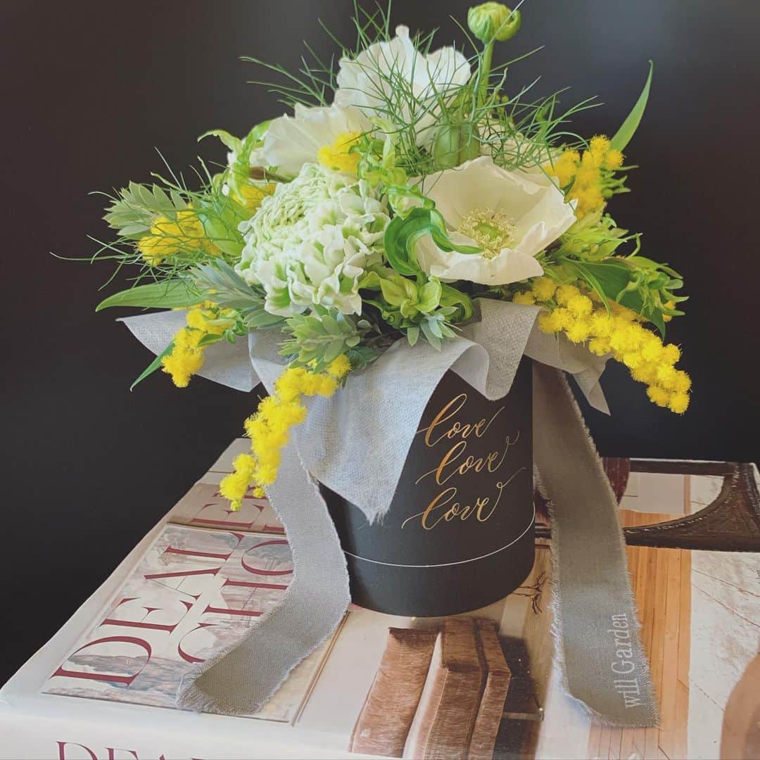 畑野ひろ子のインスタグラム：「@willgarden_official  birthday gift box🌷🌷🌷 #flower #flowers #arrangement #boxflower #willgarden」