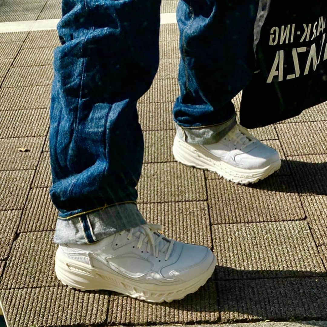 ネゴシックスのインスタグラム：「UGGのスニーカー805が登場してからカッコいい。ソールバインバインだし ホカオネオネと仲良くなったからだと勝手に推察 #uggjapan #uggスニーカー#hokaoneone」