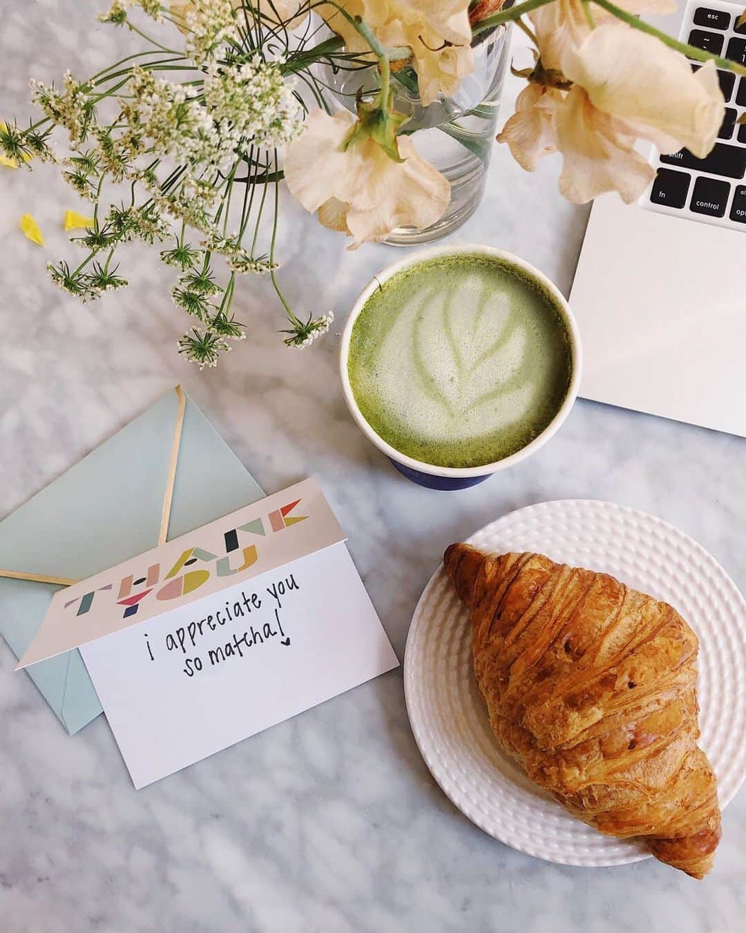 ケイト・スペードさんのインスタグラム写真 - (ケイト・スペードInstagram)「...and you, and you, and you, too. tag the one you appreciate so matcha. happy international random acts of kindness day. 💓 #katespade #loveinspades」2月17日 23時07分 - katespadeny