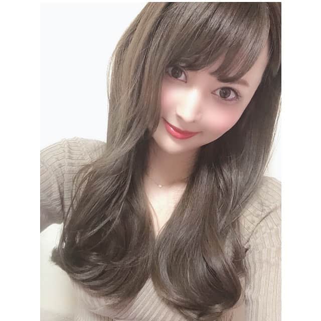 望月美穂のインスタグラム：「髪切った♡ カラコン小さくした♡ . . #美容院#カラコン#眠い」