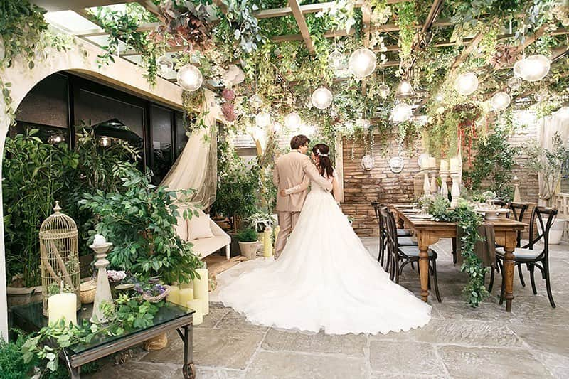 ザ グランクレール【名古屋駅近結婚式場】のインスタグラム：「. . . 卒花嫁様のWedding photoをご紹介📷✨ . ガーデンにぴったりのスタイル🍀 . ☆.。.:*・°☆.。.:*・°☆.。.:*・°☆.。.:*・°☆*:.. . 🔔ブライダルフェア🔔 (土)&(日) 9:00 / 13:30 / 18:00  平日ももちろんご案内可能です！ . ブライダルフェアのご予約は、当式場インスタグラム TOPページからがスムーズです✨✨ ⇒ @thegrandcreer . . スタッフ一同皆様のお越しを 心よりお待ちしております☆★ . . ☆.。.:*・°☆.。.:*・°☆.。.:*・°☆.。.:*・°☆*: . . ＝＝＝CREER グループ＝＝＝ @thegrandcreer @biancara_hillside_terrace @biancara.marina.terrace @creer_bayside @club_de_creer_geihinkan ☎️052-561-7777 🔎⇒ www.creer.jp/ ＝＝＝＝＝＝＝＝＝＝＝＝＝ . . #名古屋 #結婚式 #結婚式準備 #ザグランクレール #creer #wedding #natural #ナチュラルウェディング #カラフル #インスタ映え #フォトジェニック #コーディネート #写真好きな人と繋がりたい #お洒落な人と繋がりたい #2019秋婚 #marry #marry花嫁 #weddingparty #プレ花嫁 #プレ花嫁さんと繋がりたい #卒花嫁 #卒花嫁さんとも繋がりたい #ハナコレストーリー #サプライズ #ブライダル #ブライダルフェア #結婚式レポ #クレール花嫁 #ウェディングニュース . . ☆.。.:*・°☆.。.:*・°☆.。.:*・°☆.。.:*・°☆*:..」