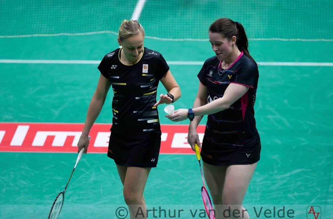 セレーナ・ピークのインスタグラム：「Ola Barcelona 🇪🇸. New week and another tournament to play. Spain masters is starting Wednesday. Let’s go @robintabeling @c.seinen95. #roadtotokyo #mamscoffee #cumusNL #yonexbadminton」