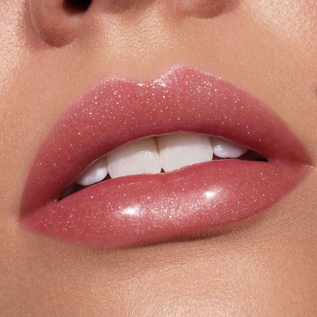 Kylie Cosmeticsさんのインスタグラム写真 - (Kylie CosmeticsInstagram)「OH YOU FANCY? high gloss ✨ KylieCosmetics.com」2月17日 14時28分 - kyliecosmetics