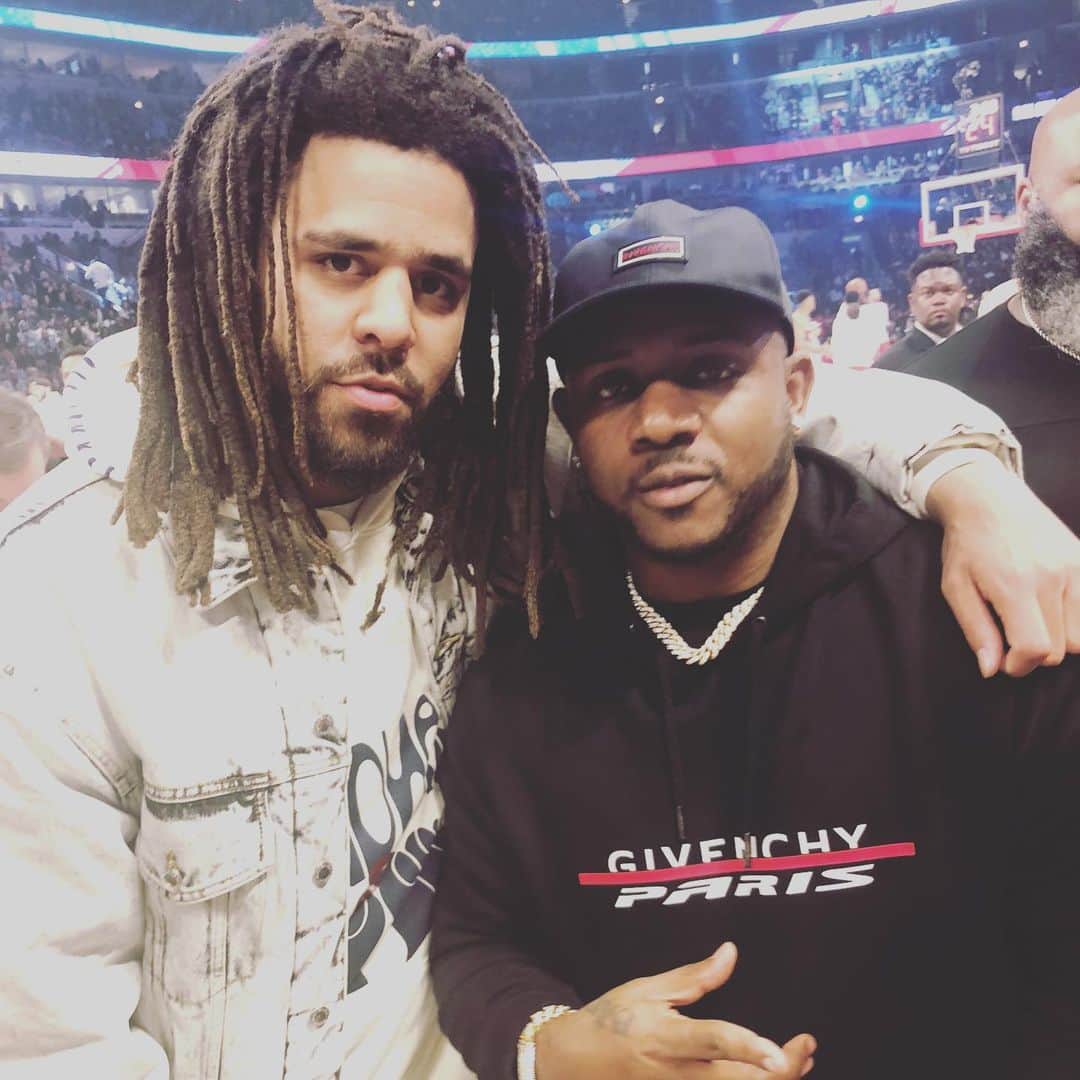 マック・メインのインスタグラム：「Dark skin Jermaine and Light skin Jermaine... Been rockin with my bro since “The Warm Up.” Gr8 times at the game tonight and a Gr8 game! Love!」