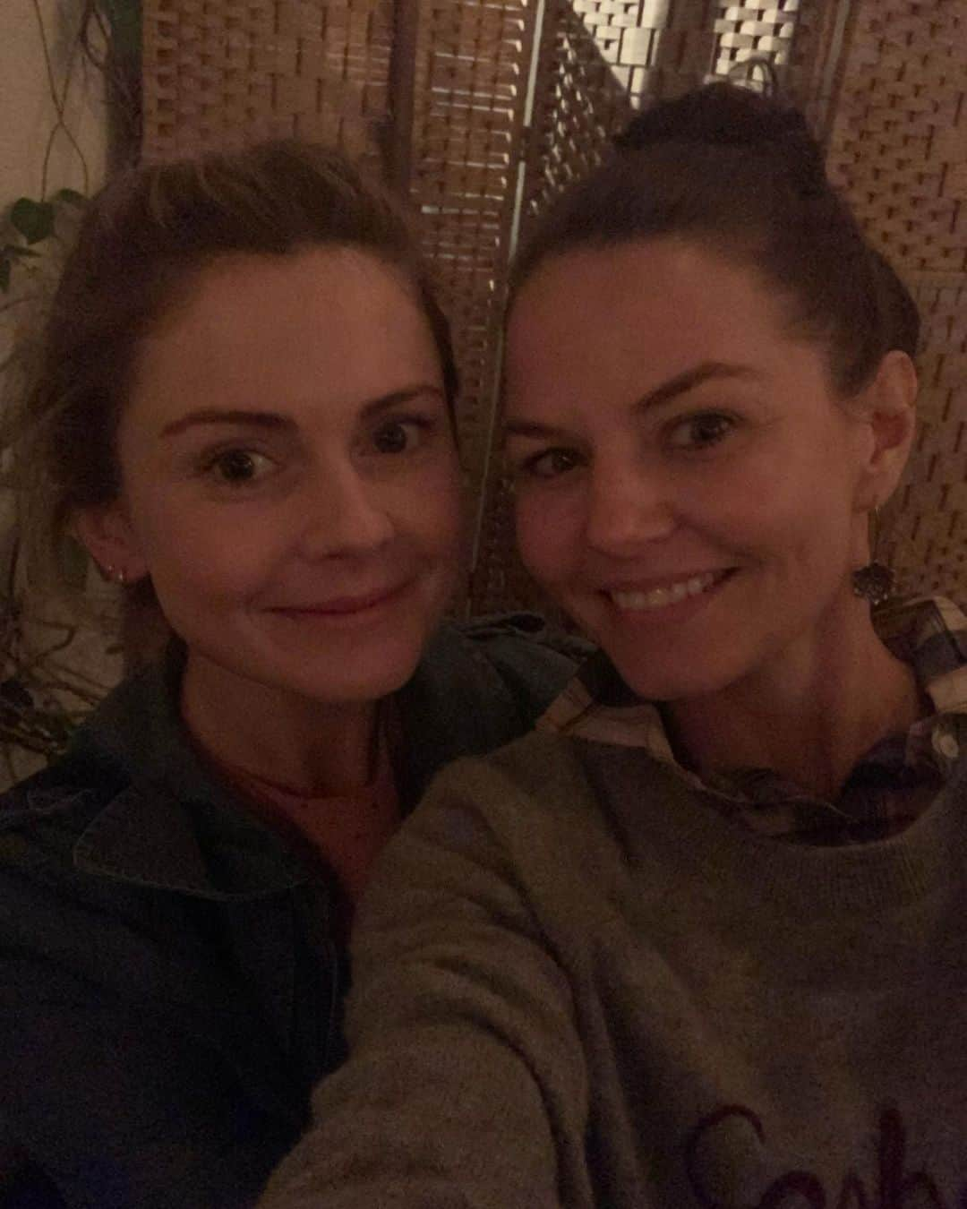 ローズ・マクアイヴァーさんのインスタグラム写真 - (ローズ・マクアイヴァーInstagram)「Reunited with this little angel 👯‍♀️」2月17日 14時54分 - imrosemciver