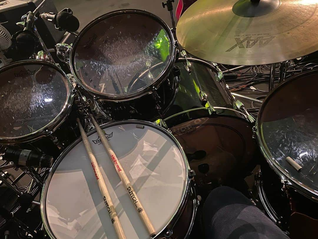 DUTTCHさんのインスタグラム写真 - (DUTTCHInstagram)「今日もこうして叩ける事に  感謝。  #pearl #sabian #wincentdrumsticks  #westone  #drum #duttch」2月17日 15時07分 - uzmkduttch