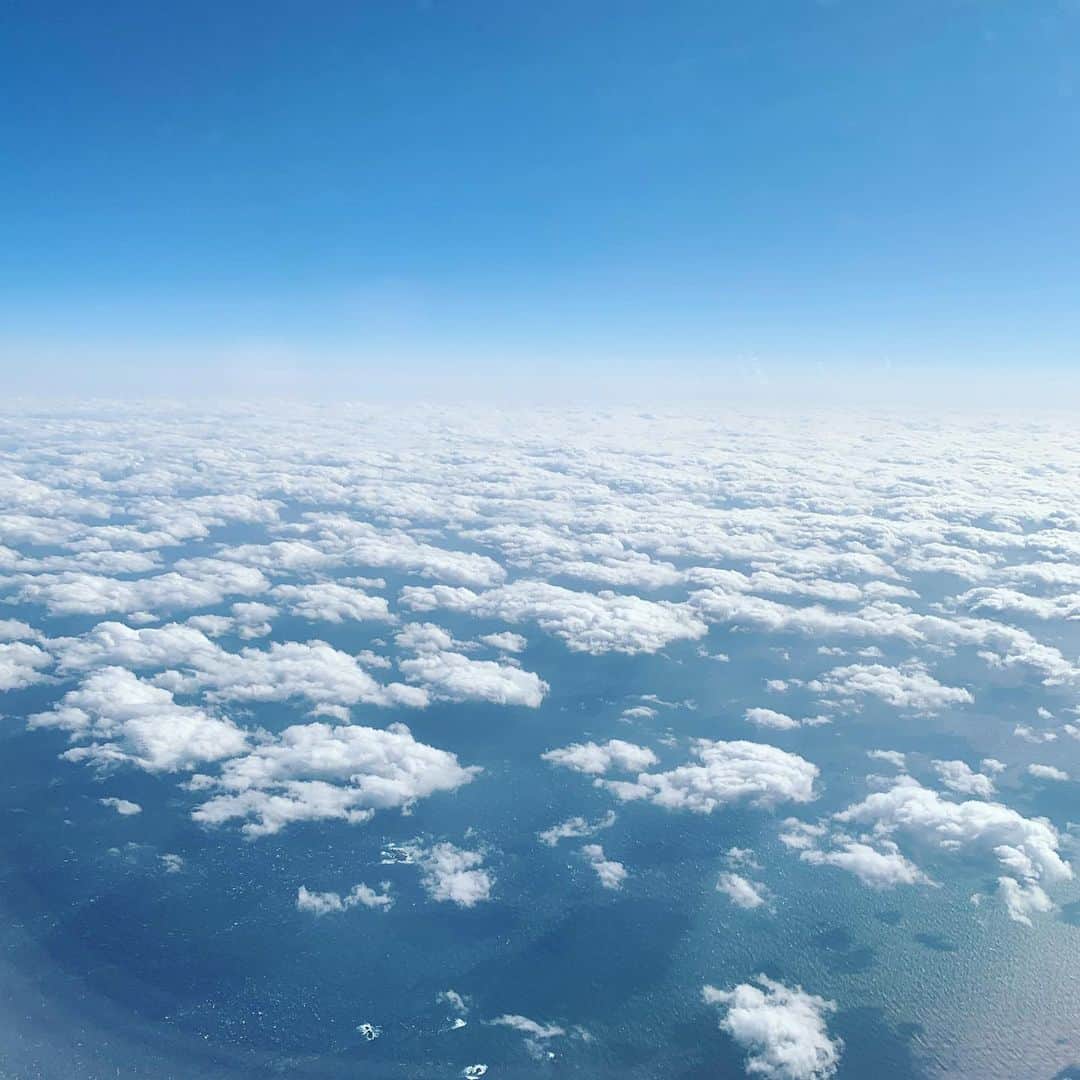 黒沢薫さんのインスタグラム写真 - (黒沢薫Instagram)「#kumamoto #to #haneda #music #soul #rb #singer #lovelife  #instaview #instagood #sky #clouds #airplane #windowview #G25ツアー」2月17日 15時47分 - kaorukurosawa_lovelife