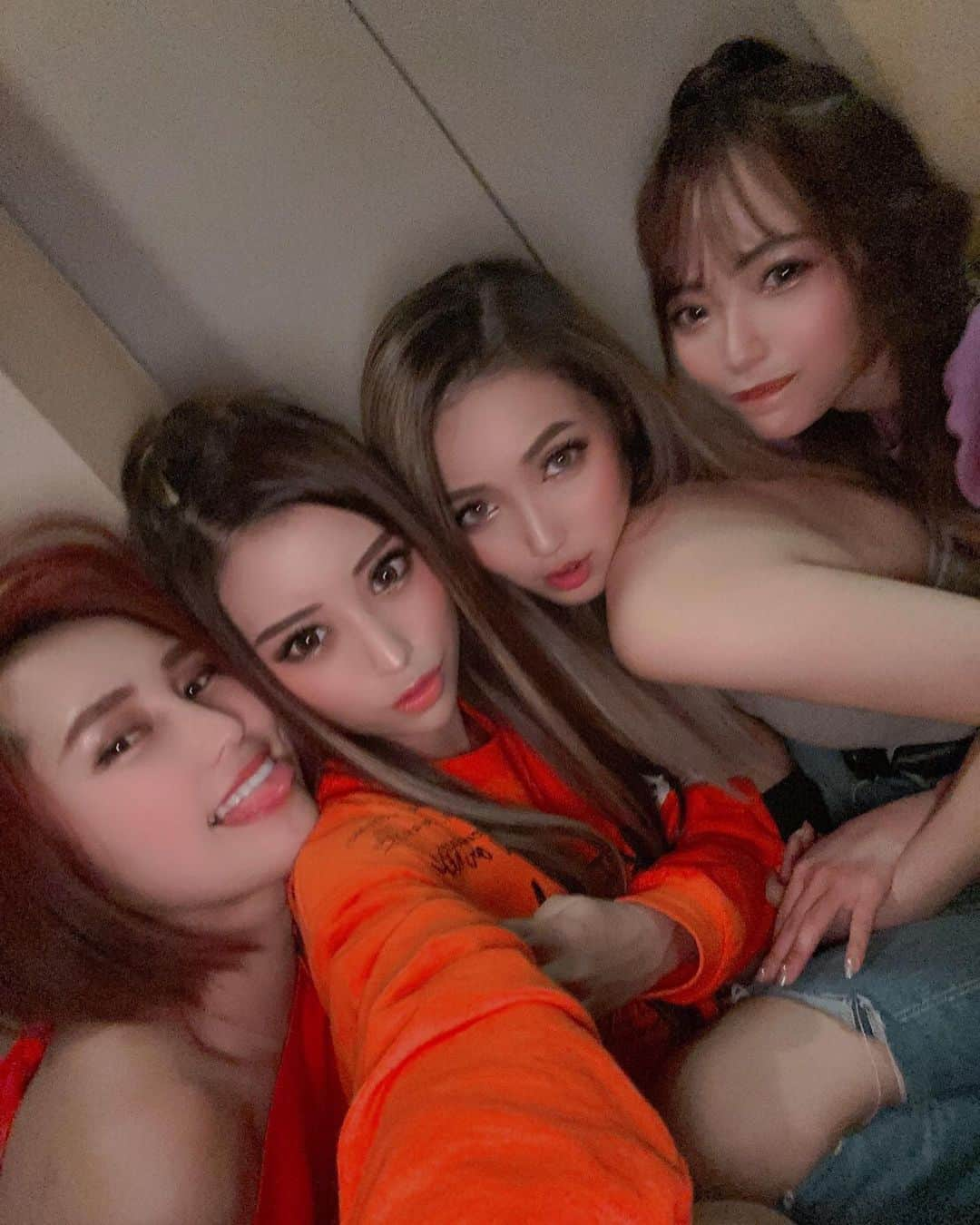 鈴木愛美さんのインスタグラム写真 - (鈴木愛美Instagram)「❤️💓❤️💓❤️💓❤️💓❤️ . Love Gals...💋 . . . #PEACE」2月17日 16時13分 - x.manya.x