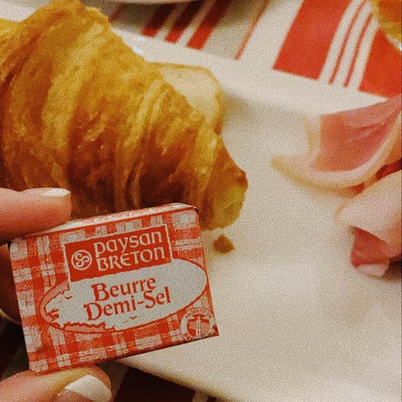 i_am_romikoさんのインスタグラム写真 - (i_am_romikoInstagram)「ヨーロッパで食べたパン🥐はもちろん美味しかったけど バター🧈もとっても美味しかった❤️ #ヨーロッパ#パリ#イタリア#フランス#パリ旅行#イタリア旅行 #butter#paris#itary#海外旅行#リフレッシュ」2月17日 16時50分 - i_am_romiko