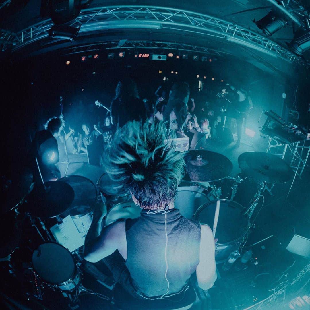 Tatsuya Amanoのインスタグラム：「First time to play in Stockholm, Sweden🇸🇪﻿ Thanks for warm welcome! You guys were wild🔥﻿ ﻿ Next stop is Hamburg, Germany. See you in da pit!﻿ ﻿ 📸 @murrydeaves  #SynchronicityTour2020﻿」