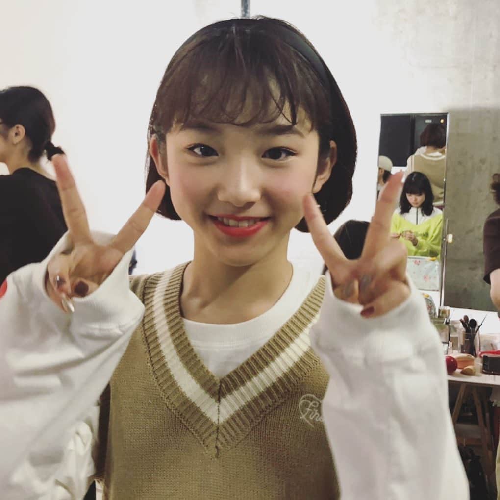 ニコ☆プチのインスタグラム：「ここボブ💗 撮影でボブアレンジしてみたよん  後ろでヘアメイク待機中なのは…ちゃま😜  #ニコプチ #井口虹姫 #丸山真亜弥 #プチモ」