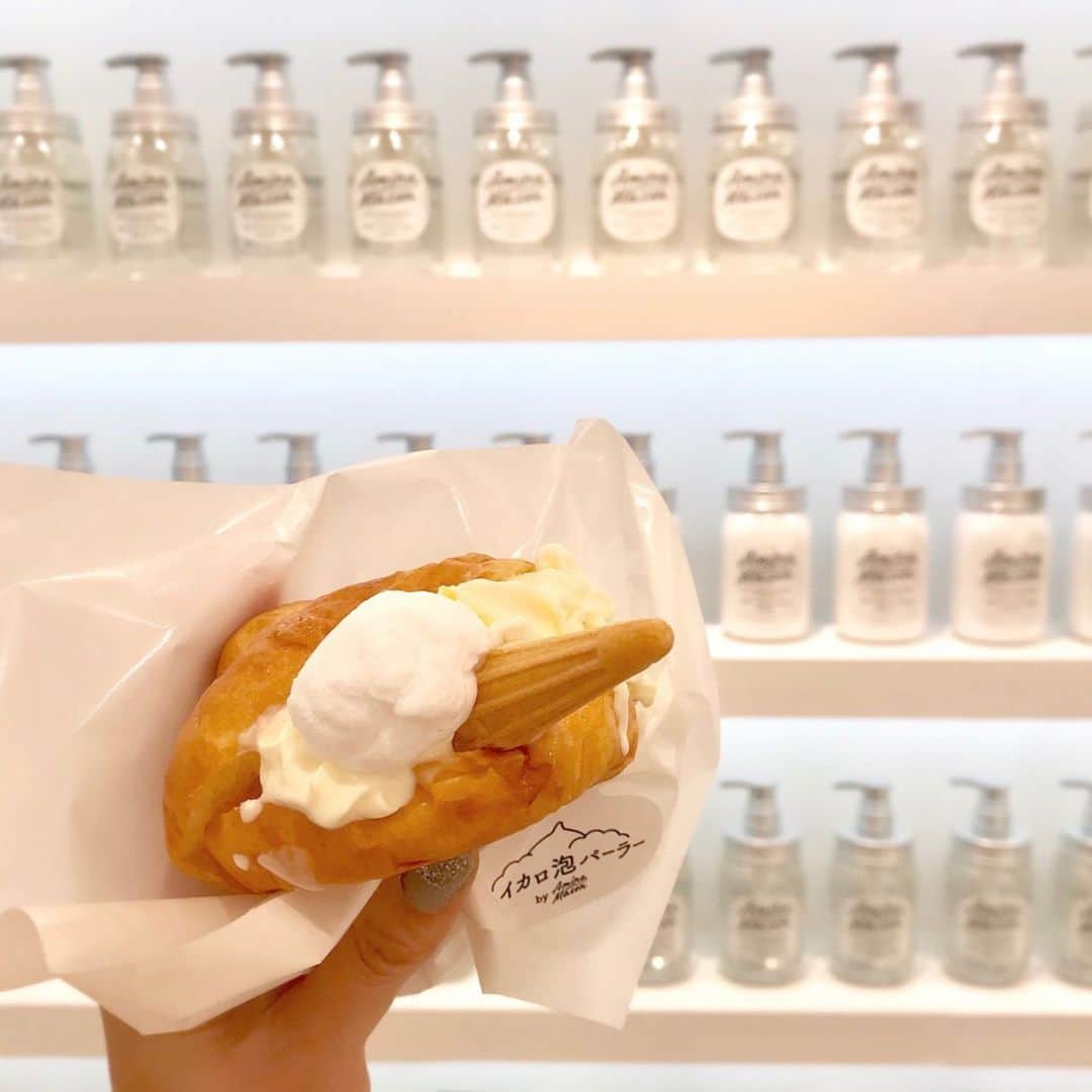 のインスタグラム：「見てみて〜😍♥️ ホイップクリームの泡みたいな #アイスクリーム 食べてきたっ😍✨ . . .  これね、明日から 『#アミノメイソン 』#期間限定 イベントが #渋谷 で開催するんだけど、 . . 一足お先にご招待いただいて その会場でいただいた#アイスクリーム 🍦💕 . . 『アミノメイソン』は、 「キレイのレシピ第二弾！」として リニューアルして よりしっとり#艶髪 になるように 改善したんだって☺️💓 . .  早く使ってみたい〜😆♥️ . .  ちなみに、イベントでは、 picのアイスが無料で食べられたり、 特別なプレゼントが全員もらえるみたいだから、 是非みなさん渋谷に行ったら 寄ってみて〜〜😍💕 . . . ↑数量限定みたいなので、 早めに来店するのがオススメだよ✨ . . . ＝イベント詳細＝ ☆2/18～24　11時～19時にて開催 ☆場所など詳しくは公式アカウントかHPで！ @aminomason_official http://www.aminomason.jp/ . . . #濃厚ホイップクリーム泡  #とことん髪を甘やかす#ハイカロ泡#aminomason#pr#ステラシード #髪型#サロモ#ヘアケア＃ヘアケア用品#トリートメント#美髪#ソフトクリーム #スイーツ#shibuya#原宿#japan#日本#harajyuku#サロンモデル#読者モデル #インスタグラマー#期間限定ショップ」