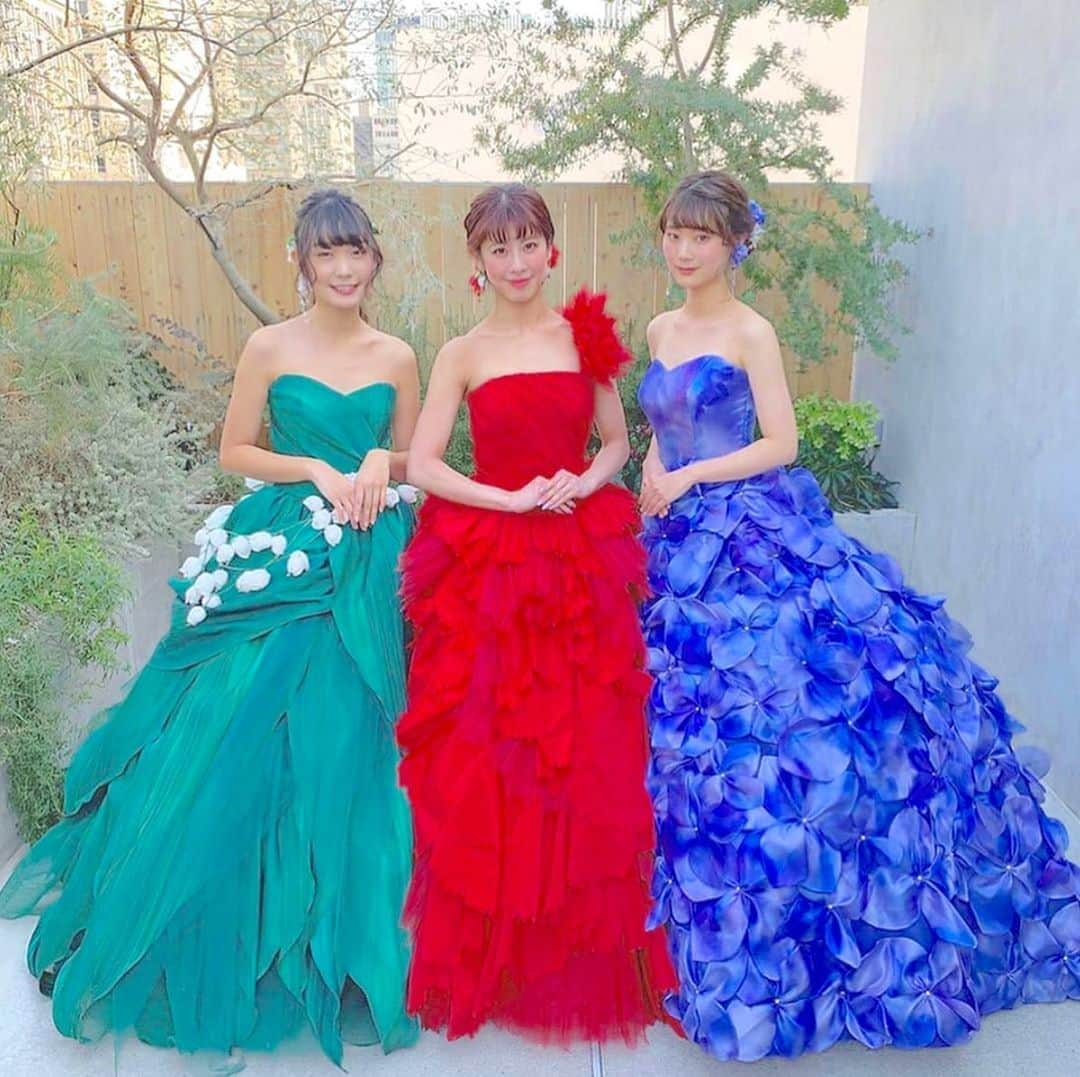 ♡プラコレWedding·⋆*さんのインスタグラム写真 - (♡プラコレWedding·⋆*Instagram)「@placolewedding【#Dressy花嫁 】【#プラコレ】をつけて投稿&フォローしてね♩ . 注目の Dressy記事をPick UP ♥ >>>swipeしてね* . SNSで爆発的人気の フラワードレスデザイナー 葉菜桜花子さん[@flowery__fields]。 そんな彼女が作り出すカラードレスが とっても可愛いって噂♡♡ 今回は、花嫁さまが実際に着ている姿を ご紹介します* ＞カバーは、左から ・鈴蘭ドレス ・カーネーションドレス ・紫陽花ドレス みなさんはどれが好きですか？🌼♡ . -: :-: :-: :-: :-: :-: :-: :-: :-: . こちらのお写真は 1枚目>@toshihiro.iidaさん 2枚目~>葉菜桜花子さん のウェディングドレスです✬* 可愛いお写真をありがとうございます♡ -: :-: :-: :-: :-: :-: :-: :-: :-: . 記事もcheckしてね* >>https://bit.ly/2wgHYmS Editor:kazuyon♡ . 『#Dressy花嫁』『#プラコレ』の ハッシュタグをつけて写真をUPしてね✦ 花嫁アプリ『Dressy by プラコレ』の 記事に掲載＆リグラムされるかも♩ . -: :-: :-: :-: :-: :-: :-: :-: :-: . 花嫁アプリでは、 プロのアドバイザーに結婚式の相談を何度でも♡ ウェディングドレスの記事や、 自分のウェディングレポを残せちゃう♡” . ＞＞＞TOPのURLからcheck ⋈ @placolewedding ＞＞＞結婚のご相談は プラコレウェディングアドバイザーへ♡ @wedding_adviser ＞＞＞ウェディングレポを残したいなら、 farny by プラコレをcheck ✎ @farny_wedding ＞＞＞ウェディングアイテム＆DIYは farnyアイテムをcheck ❁ @farny_wd.item >>>沖縄フォトウェディングの予約は ainowa(あいのわ)をcheck✈ @ainowa_okinawa >>>素敵なドレスに出会いたい花嫁さま♡ @dressyonline_をcheck . みなさまからのいいねや保存 コメントをお待ちしています♥ 「このウェディングドレス可愛い！」 「ヘアスタイルも気になる！！」 「今の花嫁さんの流行りは！？」etc. . ┈┈┈┈┈┈┈┈┈┈┈┈┈┈┈┈┈┈┈ #プレ花嫁 #卒花 #花嫁 #卒花嫁 #結婚 #結婚式 #結婚準備 #花嫁準備 #撮影指示書 #weddingtbt #weddingdress #運命の一着 #花嫁コーディネート #試着レポ #farnyレポ #前撮り#後撮り #葉菜桜花子 #プリンセス #花柄ドレス #プリンセスドレス #桜 #パステルカラー #紫陽花 #カーネーション #クラウディア #kuraudia」2月17日 17時26分 - placole_dressy