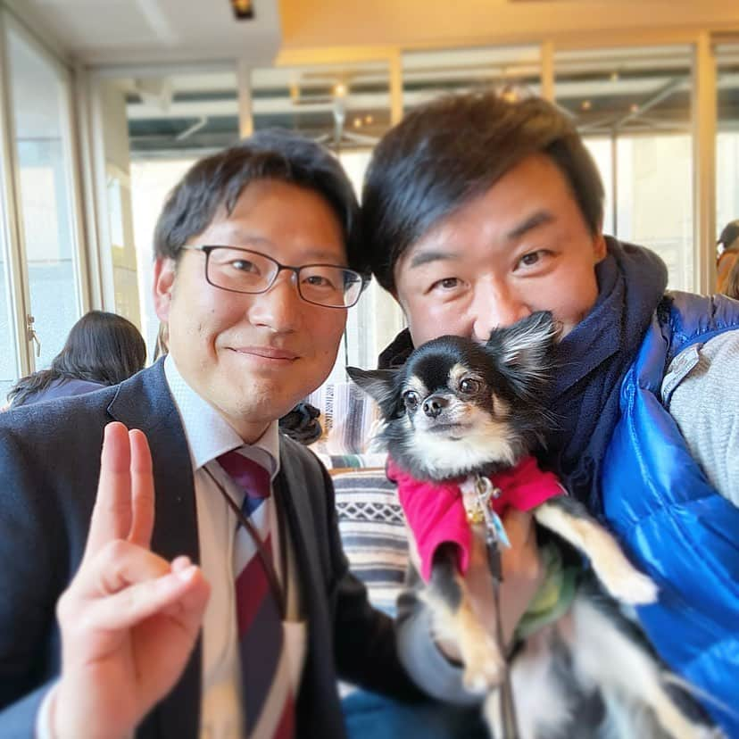 中倉隆道さんのインスタグラム写真 - (中倉隆道Instagram)「. NHKの後輩の塩田アナ！ 10年ぶり再会😆✨ . 懐かしい＆そんな時が経っていないかんじでワイワイ♬ . . 繋いでくれたのがMRT宮崎放送の田代アナ！😆🙏 . それぞれが繋がっていた事を今日知ると言う３人www . . アナウンサーが３人も集まると喋りっぱなしであっという間！！😆 . . 田代アナに「鶏炭火焼棒」を頂いちゃいました♬ ウマほー😋👍 . . #塩田慎二 #田代剛 #中倉隆道 #アナウンサー #nhkアナウンサー #mrt宮崎放送 #フリーアナウンサー #柿ピー研究家」2月17日 17時27分 - ryudo.tokyo