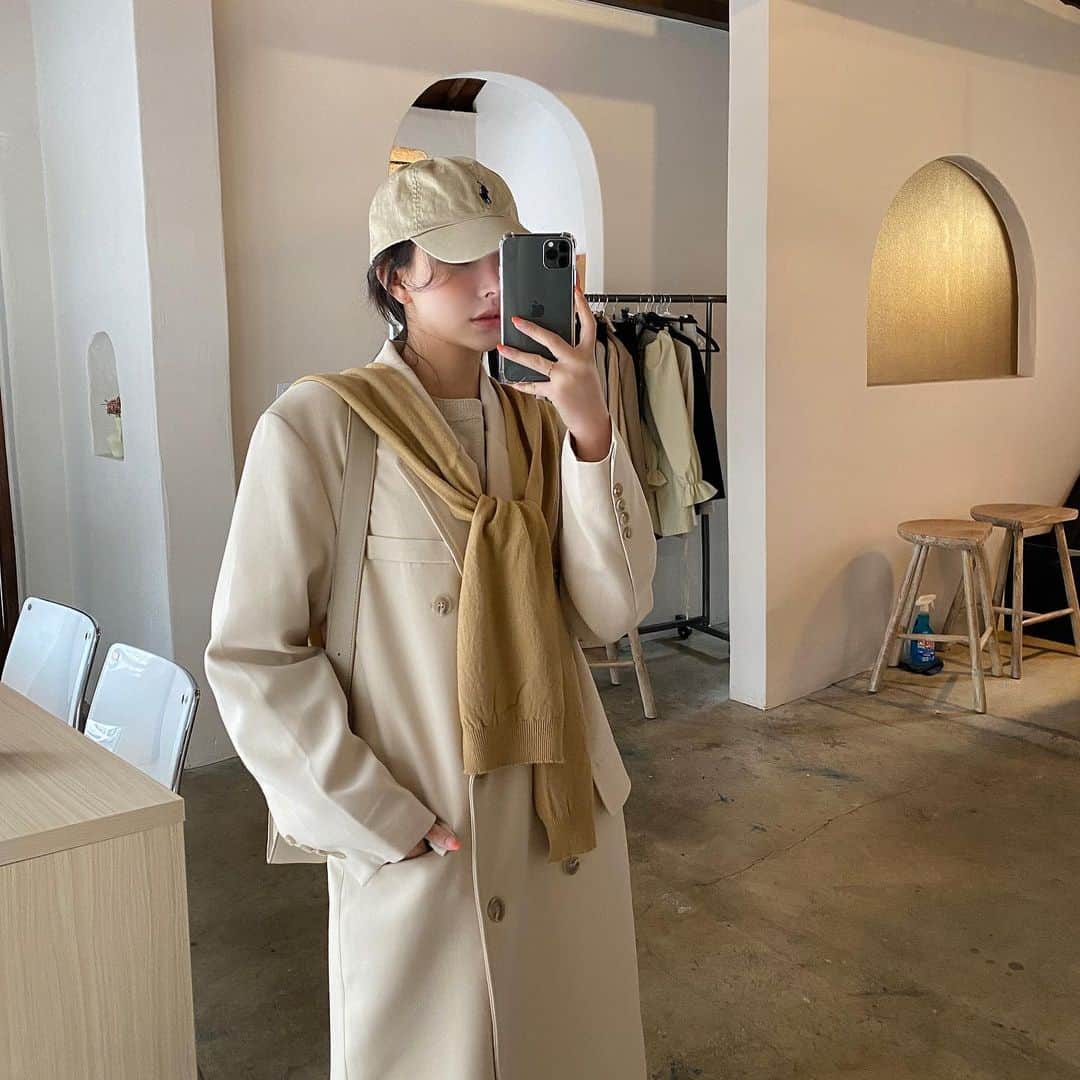 Chuuのインスタグラム：「NEW! 이번 봄에 입을 아우터 같이 준비해요!🍃 봄부터 가을까지 거뜬히 보낼 수 있고, 깔끔하게 나와서 어떤 룩에도 잘 어울려요!코디하고 촬영할때 다들 입어보고 반했던 상품만 모았지요🧐✨」