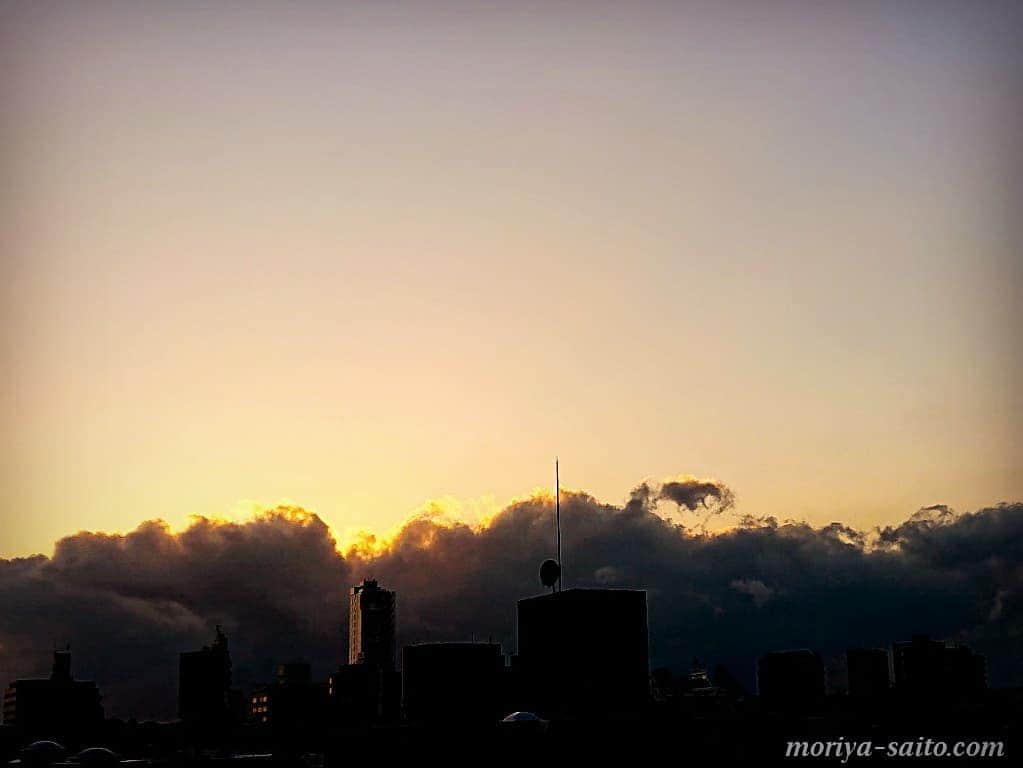 のインスタグラム：「#夕焼け  #斎藤守也 #moriyasaito  #MONOLOGUE #モノローグ」