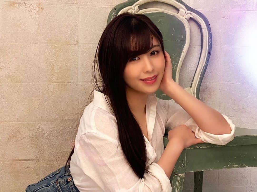 のインスタグラム：「大人めナチュラルな撮影📸 . . . 歳をとることを怖れるのではなく、重ねていかなきゃ出せない魅力を大切にしたい😌美しくいたい。」