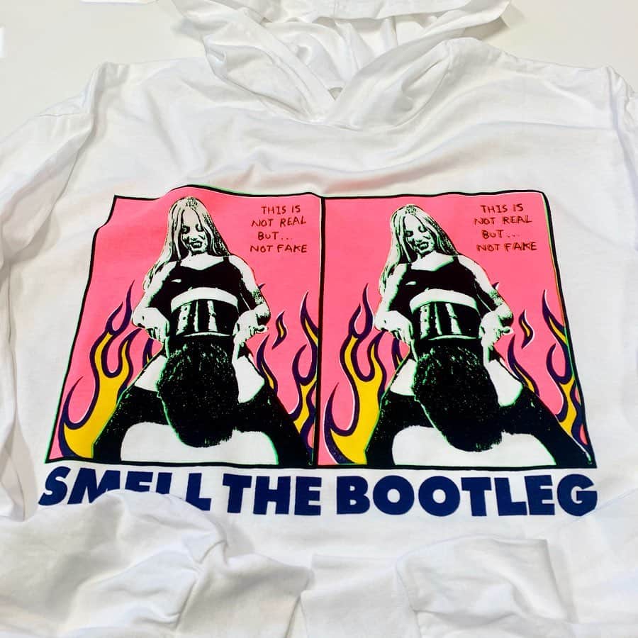 のインスタグラム：「🔥WEB SHOP先行入荷🔥 T.B.E.C. 'SMELL THE BOOTLEG' . TODAY 20:30 Launch! . 本日20時半にWEB SHOPに入荷します！よろしくお願い致します！ .  #お問い合わせはお電話で承ります #jammru #osaka  #fashion  #streetstyle  #streetfashion  #vtg  #vintage  #used  #usedclothing  #古着 #古着屋 #ファッション #70s #80s #90s #thebootlegexclusivecollection #l7」
