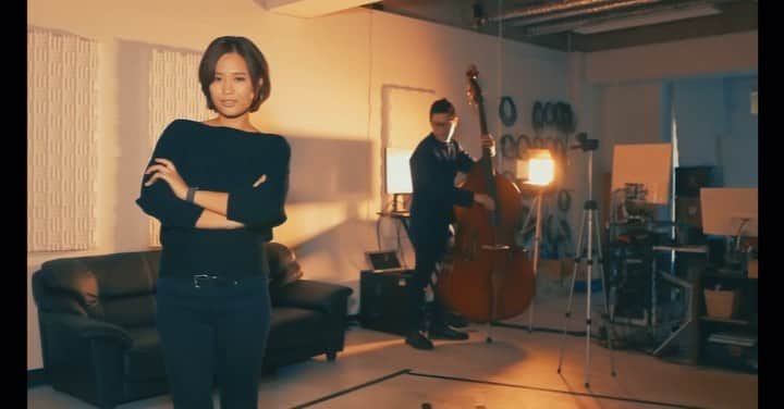 のインスタグラム：「https://youtu.be/TFSLEhRhFDE ________________ Haven’t watched yet???? 🙄  With my best friend @jidaisho_yu , we covered “Bad Guy” a while ago without pitch corrections.  ________________ #音楽好きな人と繋がりたい」