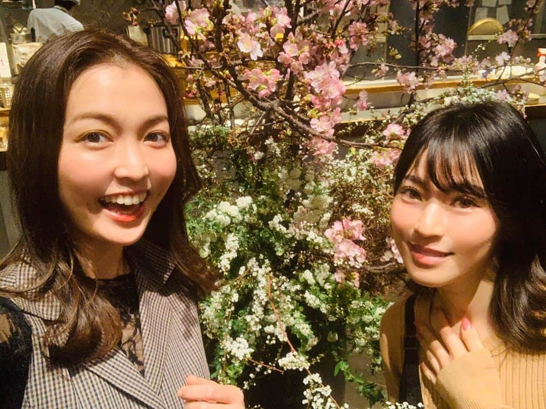 竹村真琴さんのインスタグラム写真 - (竹村真琴Instagram)「* 同じ歳のお友達、福田典子アナと久しぶりのランチできました😋 同世代の友達が違う場で活躍してると刺激がもらえます、わたしも頑張らねば❣️ . . . #伊右衛門サロン #伊右衛門 #ヒカリエ #渋谷ランチ #福田典子 #アナウンサー #女子アナ #instagolf  #golf  #lpga #女子プロゴルファー #女子ゴルフ  #ゴルフ女子 #とちテレ #jgm #ゴルフ #インスタゴルフ #ゴルフコーデ  #골프 #高尔夫 #テーラーメイド #TaylorMade #ルコック #コーワ #バンテリン #豆蔵」2月17日 18時24分 - makototakemura_golf