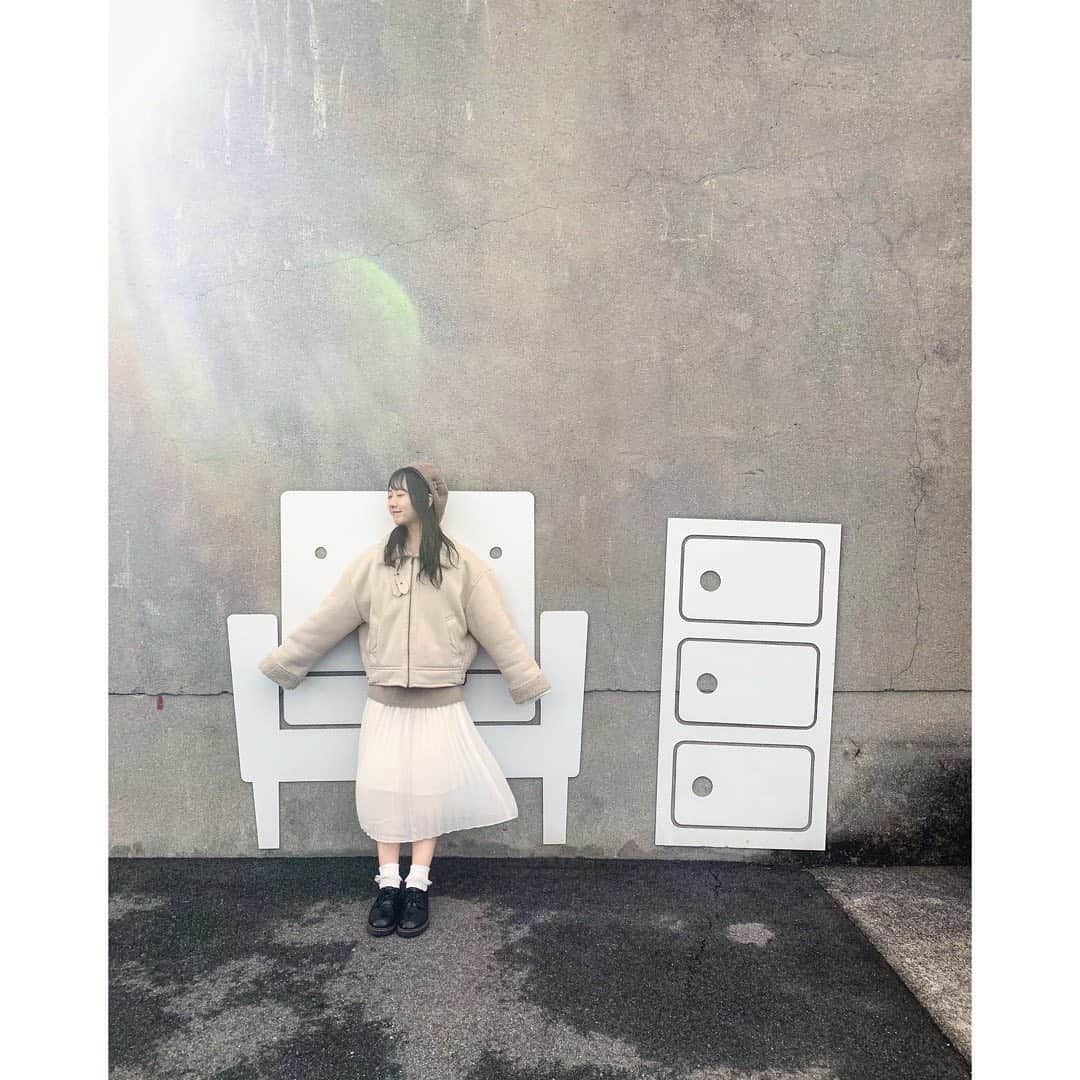 石田千穂さんのインスタグラム写真 - (石田千穂Instagram)「． おしゃれな壁！！ #広島 #宇品 #ootd #私服 #アウター #lowrysfarm #スカート #niceclaup #ベレー帽 #milkfed #STU48 #idol #石田千穂」2月17日 18時34分 - chiho_ishida