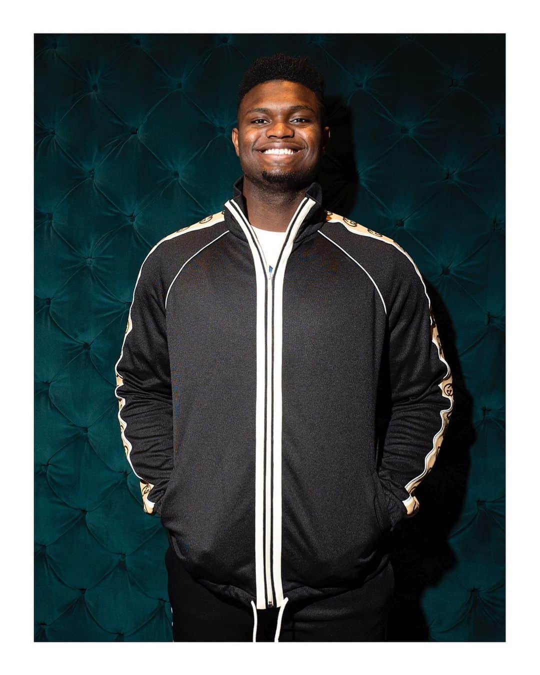 グッチさんのインスタグラム写真 - (グッチInstagram)「@zionwilliamson wore a tracksuit with GG profile detail in Chicago, where #Gucci opened the new #GucciPin temporary store dedicated to the #GGPsychedelic collection with allover rainbow- hued GG and stars print designed by @alessandro_michele. #AlessandroMichele」2月17日 18時36分 - gucci