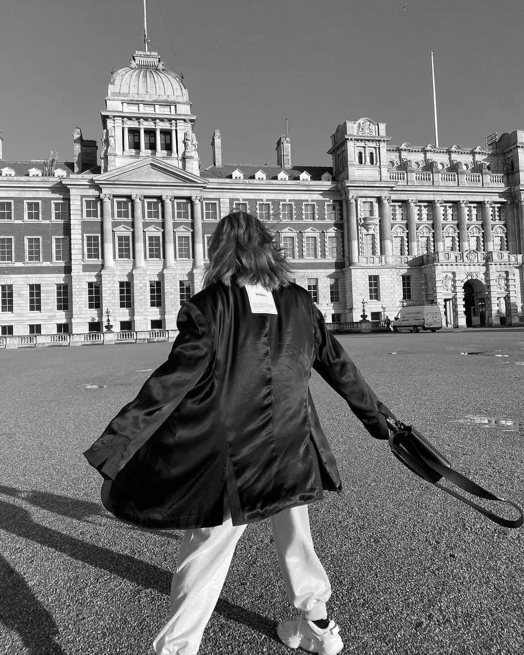 ローラさんのインスタグラム写真 - (ローラInstagram)「Walking around London in the morning ♥️🇬🇧ショーに行く前にロンドンの町を朝いっぱいお散歩したよ〜😊！」2月17日 18時52分 - rolaofficial