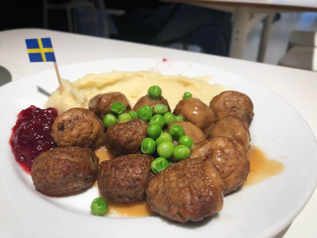 島津咲苗さんのインスタグラム写真 - (島津咲苗Instagram)「IKEA長久手ができた時からずっと行ってみたかったIKEAのフードコート。定番メニューのスウェーデン・ミートボールを先日食べました！ベリーのジャムとソースが絶妙で美味しかったです🤤 . . . #IKEA #ikeafood #IKEA長久手 #スウェーデン料理 #ミートボール #長久手ランチ #フードコート #IKEAレストラン #イケア #島津咲苗」2月17日 19時04分 - sanae_shimazu