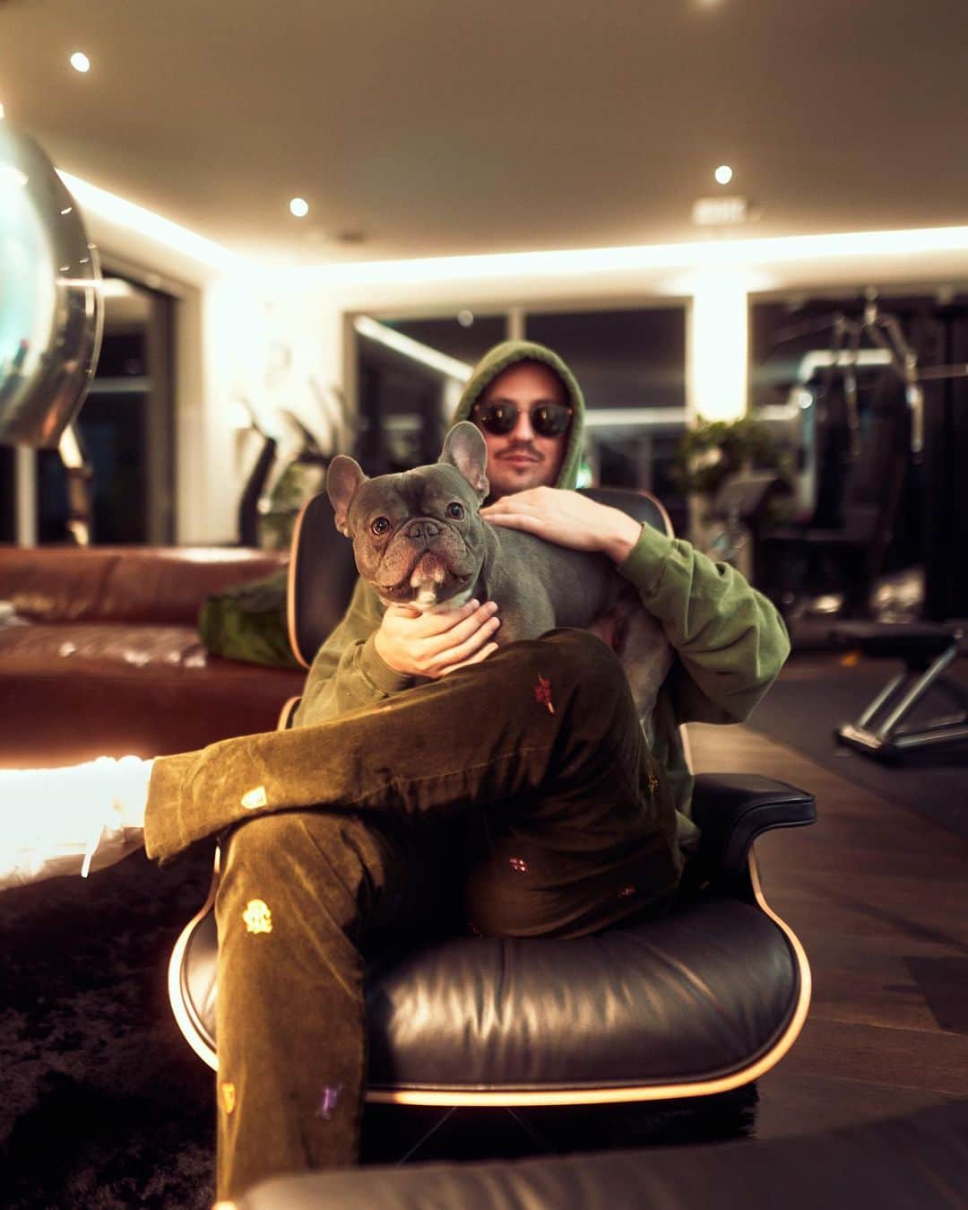 ロビン・シュルツのインスタグラム：「W/ @frenchiecarlo 🐨 . 📷 @lennartgelke」